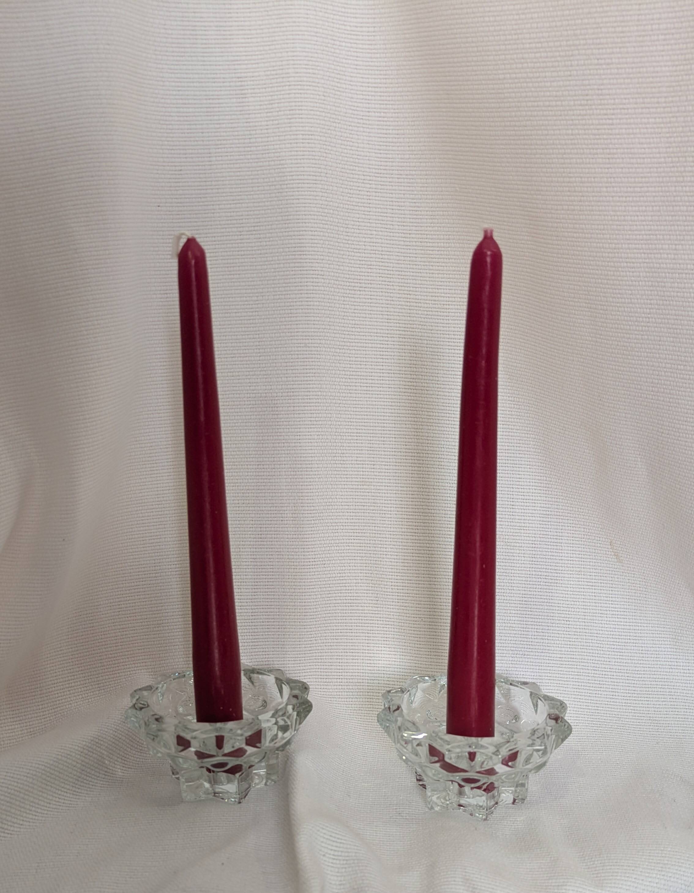 Low candle holder in chiseled glass