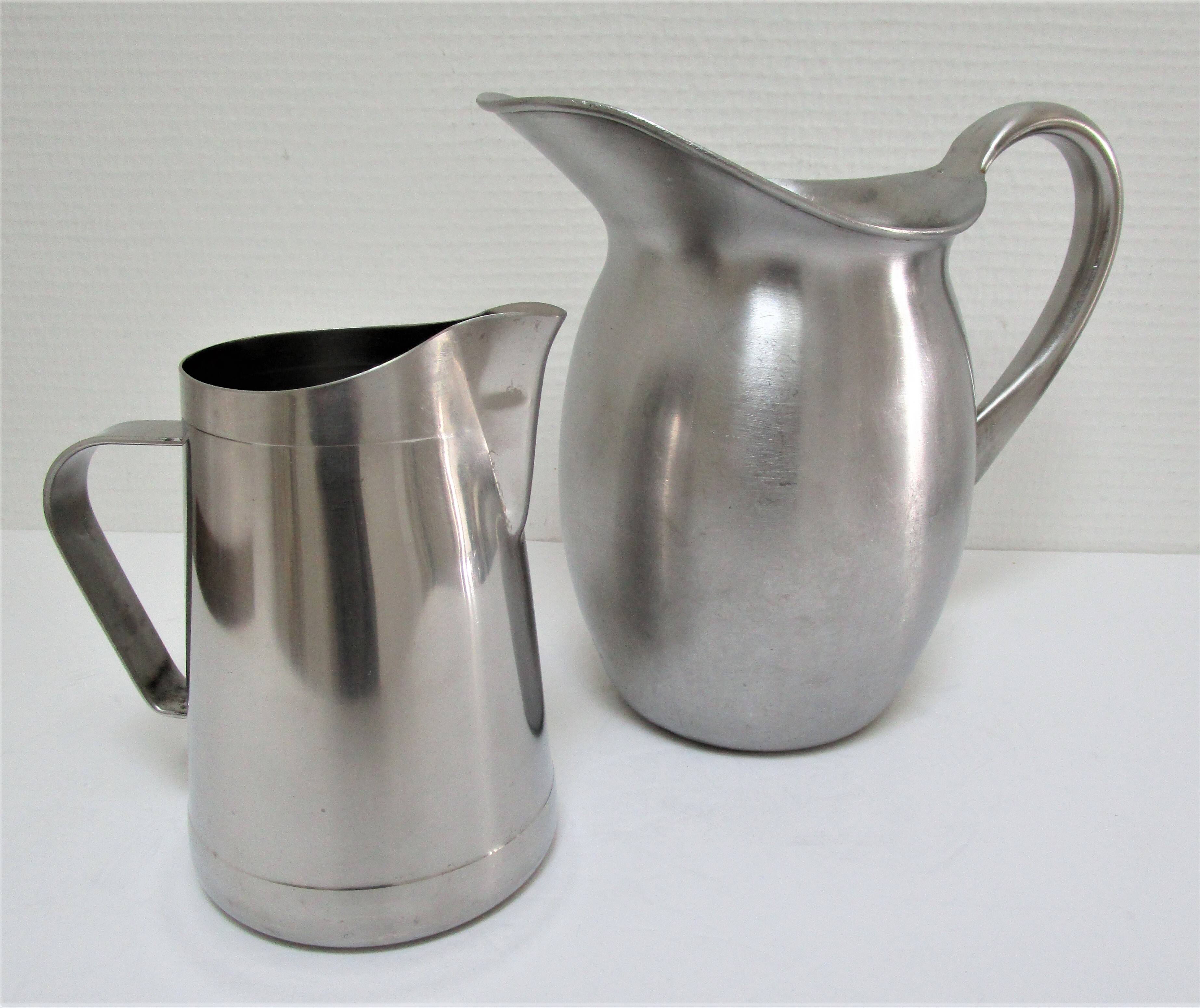 Deux pichets inox Vollrath Hallins vintage
