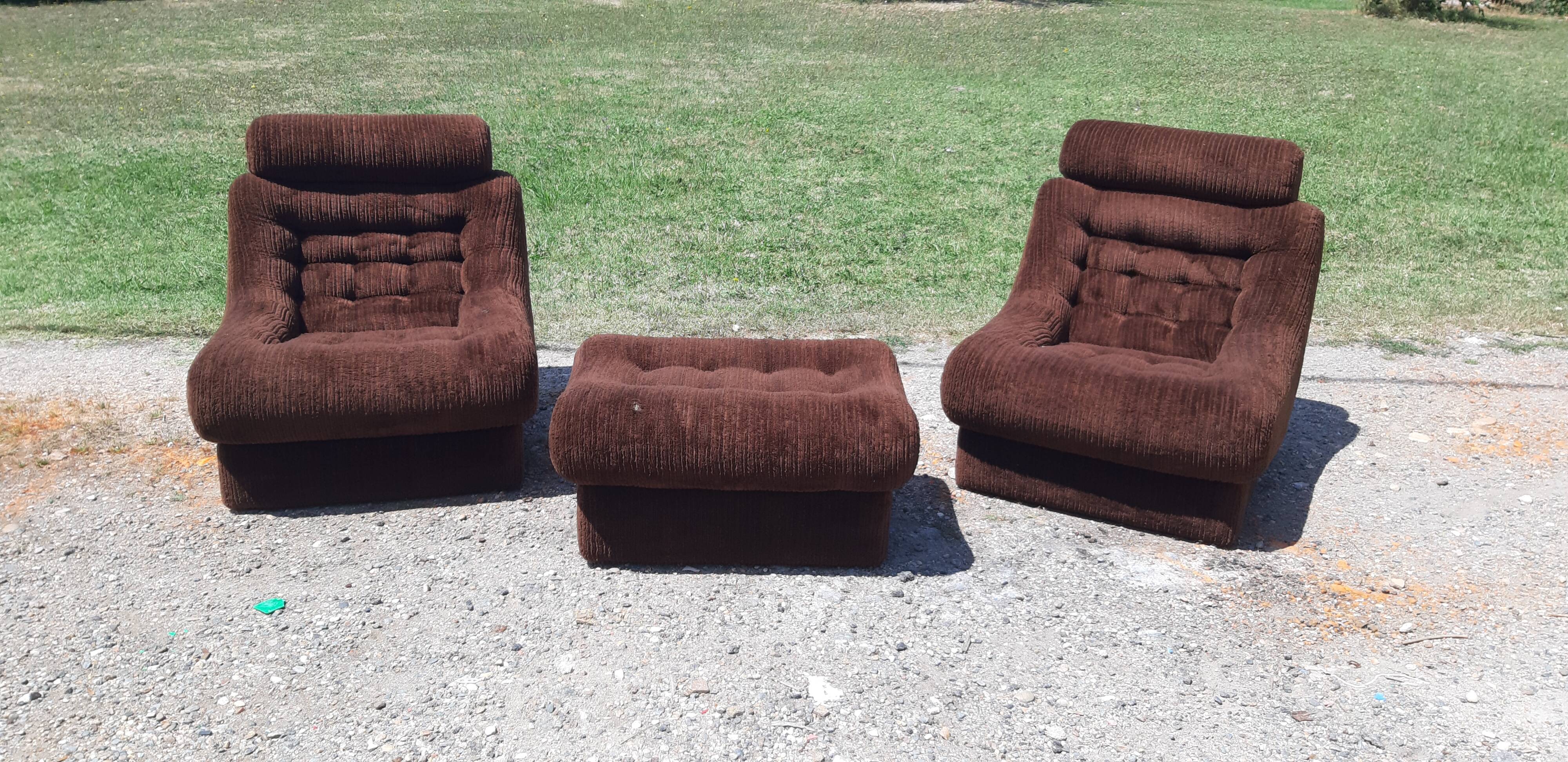 Pair of chauffeuse + pouf vintage fleece fabrics