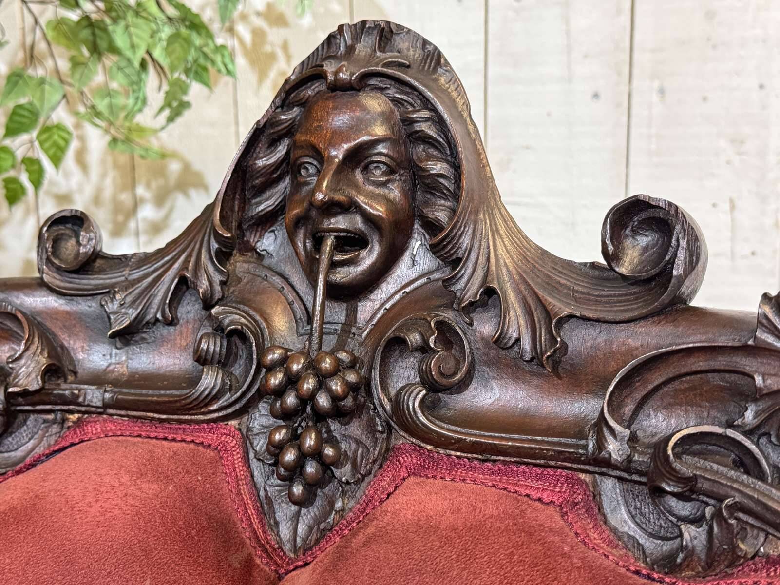 Fauteuil en acajou 19ème richement sculpté de style baroque