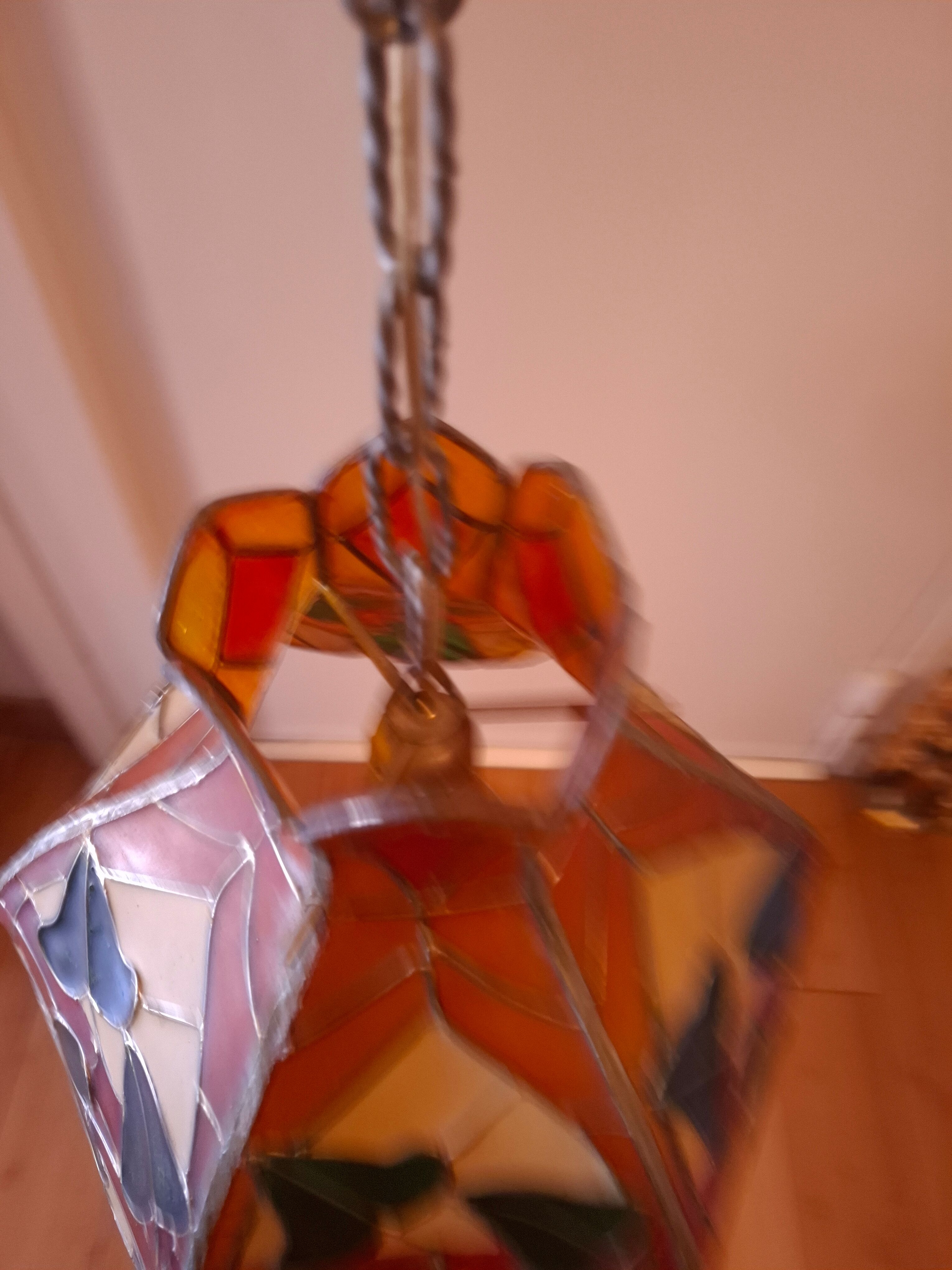 Tiffany-style stained glass pendant light