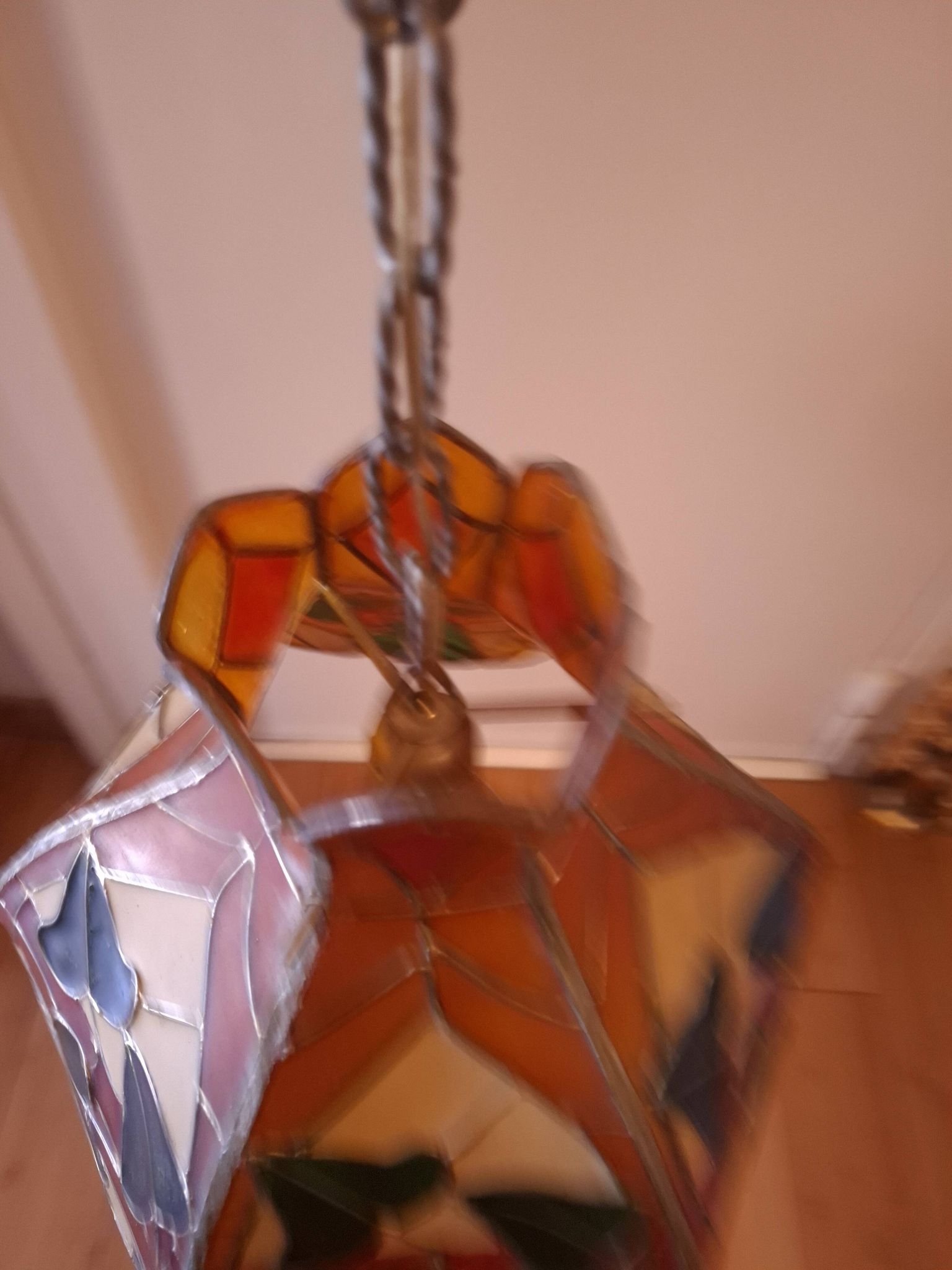 Tiffany-style stained glass pendant light