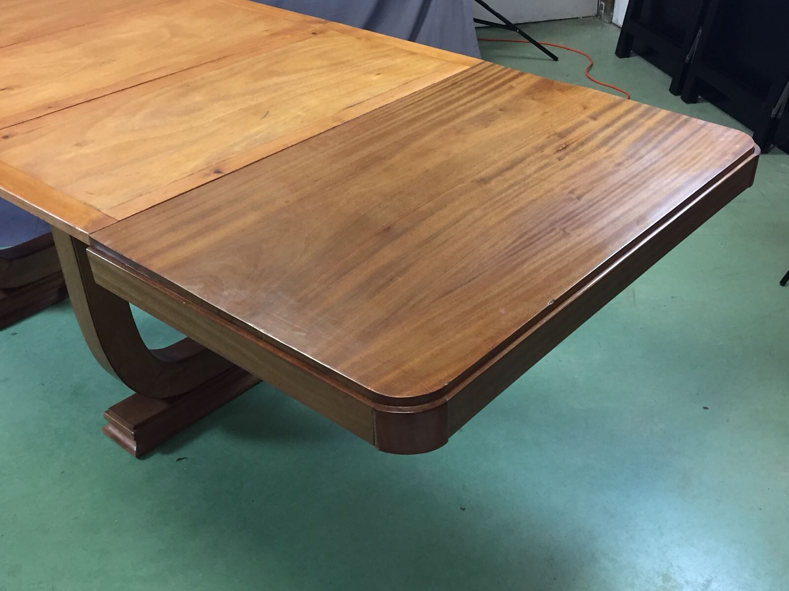 Table art déco en acajou années 1930