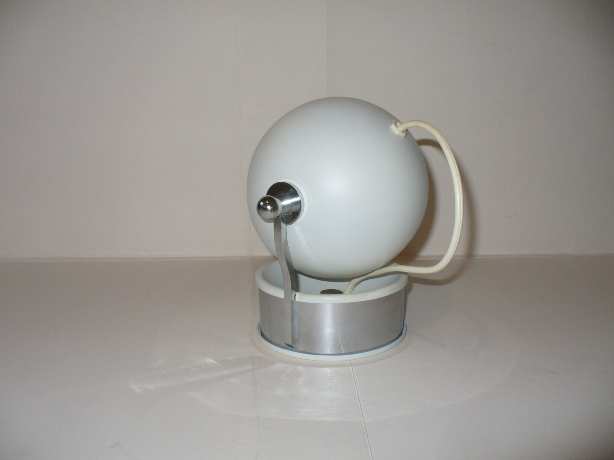 Eye ball wall lamp from the 60s - 70s