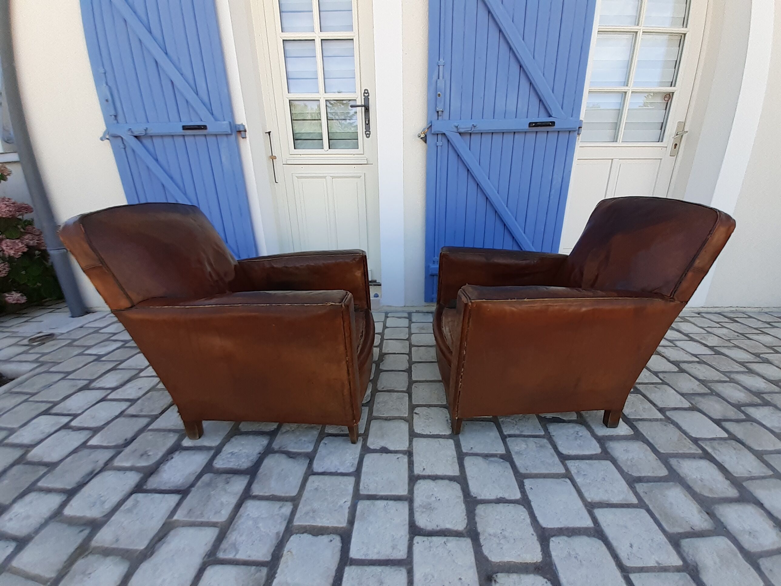 Pair of leather club chairs 30/40s