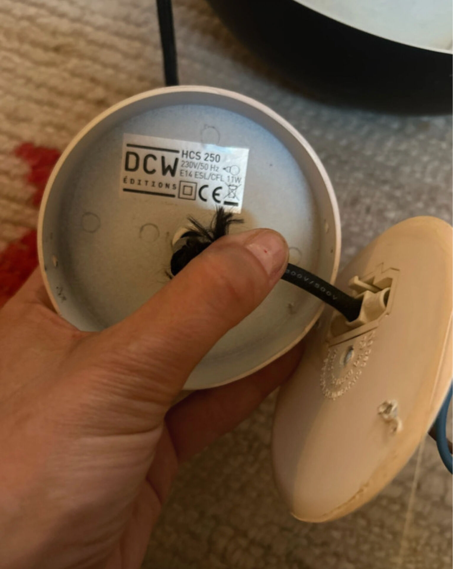 Suspension here comes the sun /dcw éditions