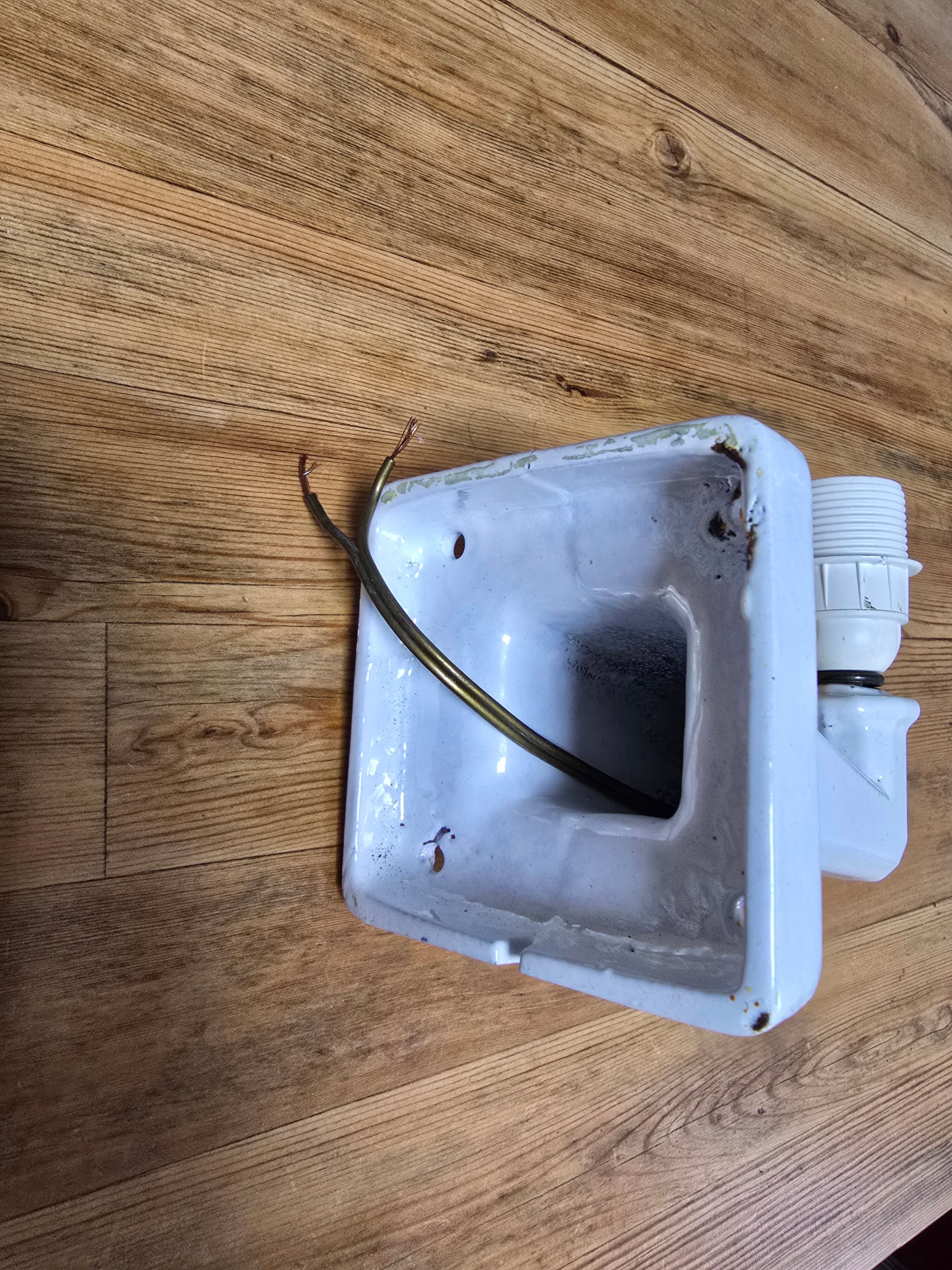 Antique wall light in porcelain with a new socket.