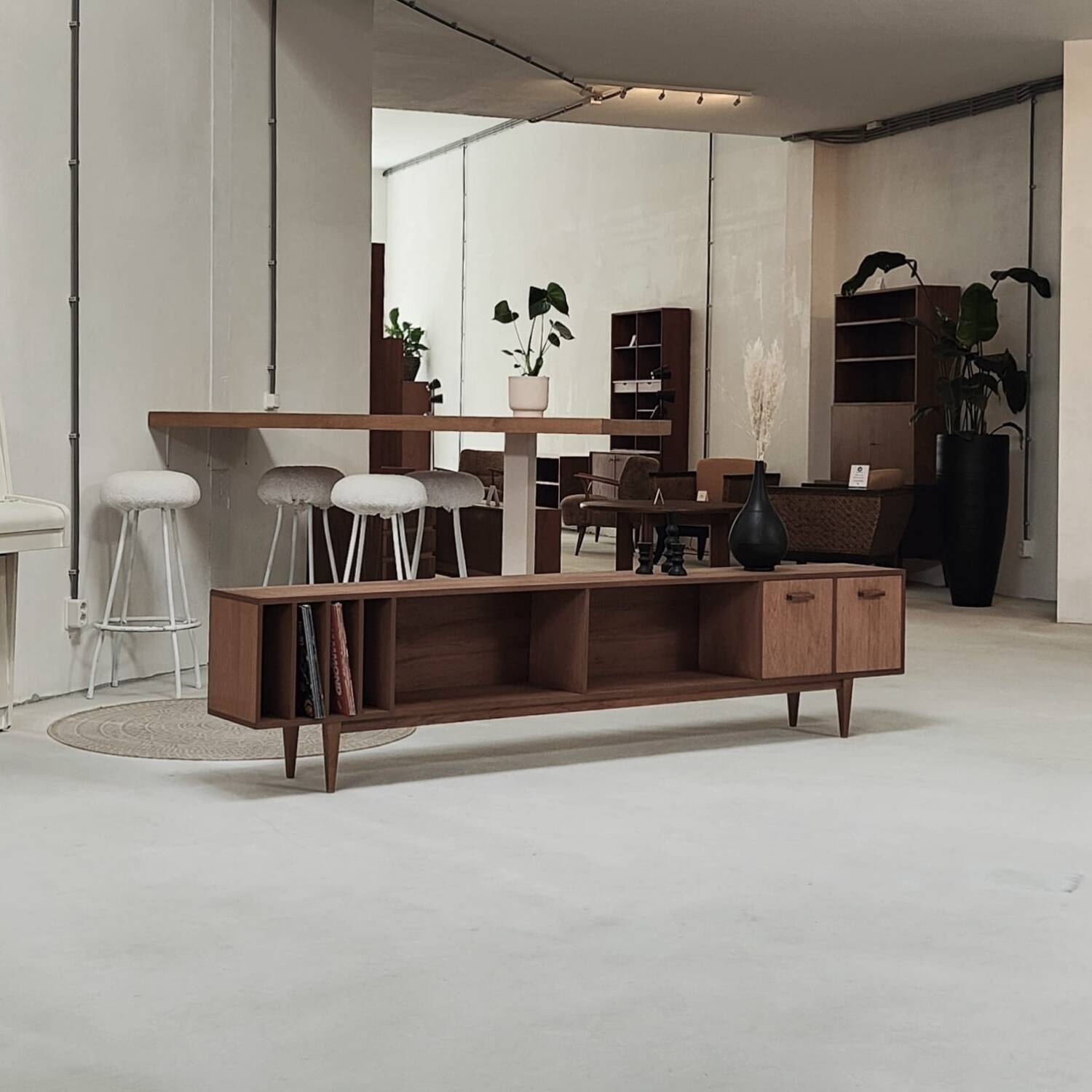 Silund low sideboard