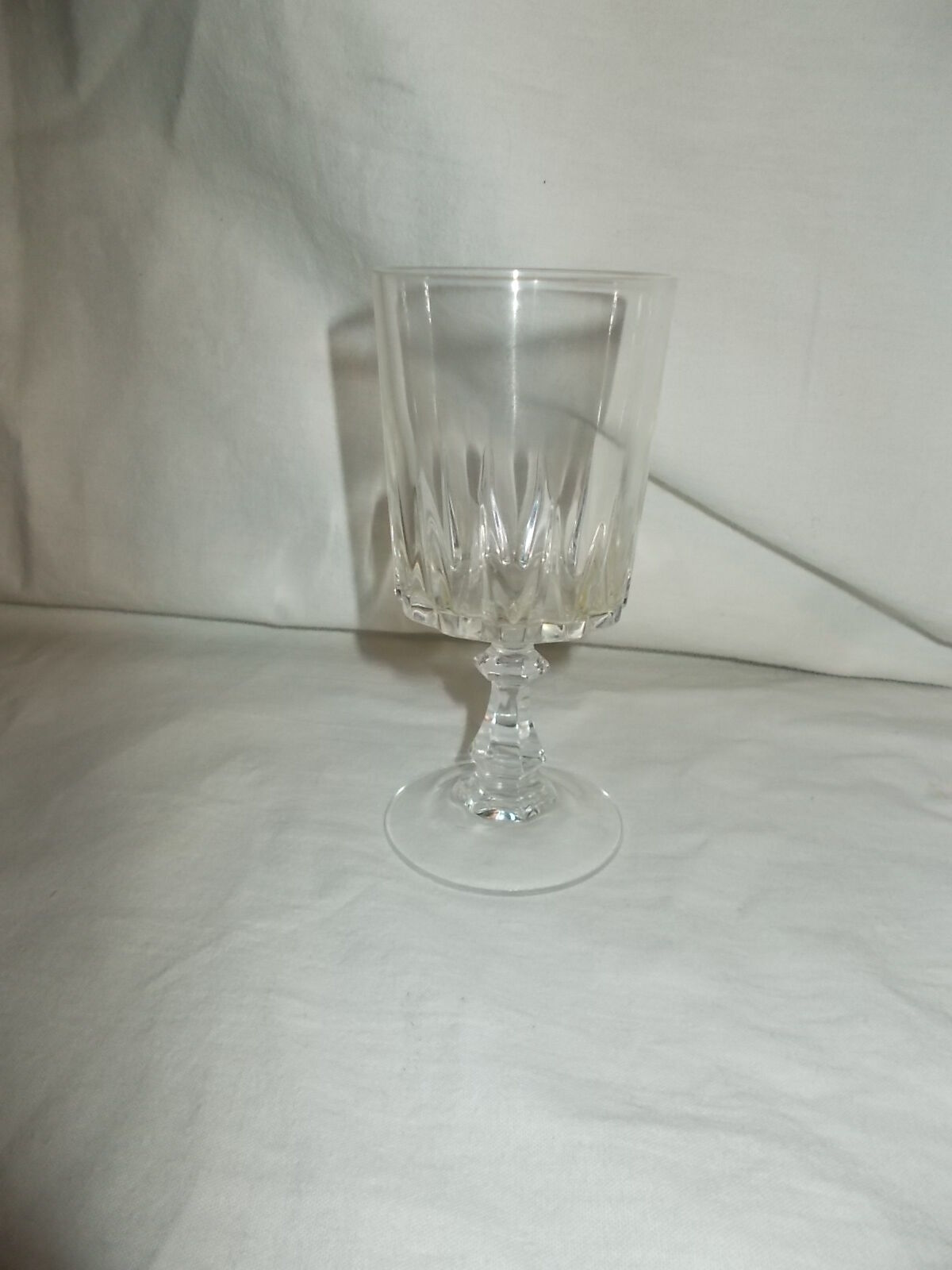 Lot of 6 crystal wine glasses from Arques.