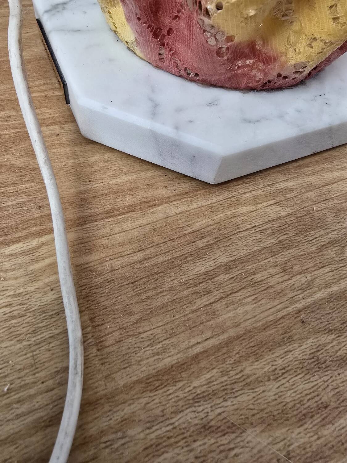 Vintage lamp Marie Stuart "Laces" – Resin & marble – 1970s