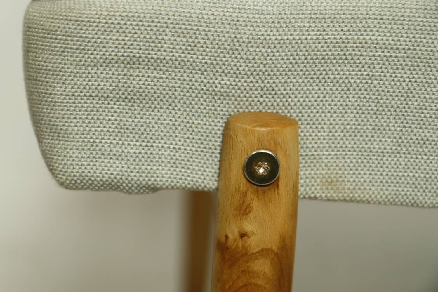 Fauteuil moderne en bois design scandinave gris clair 1970 rénové bois naturel chaise de salon
