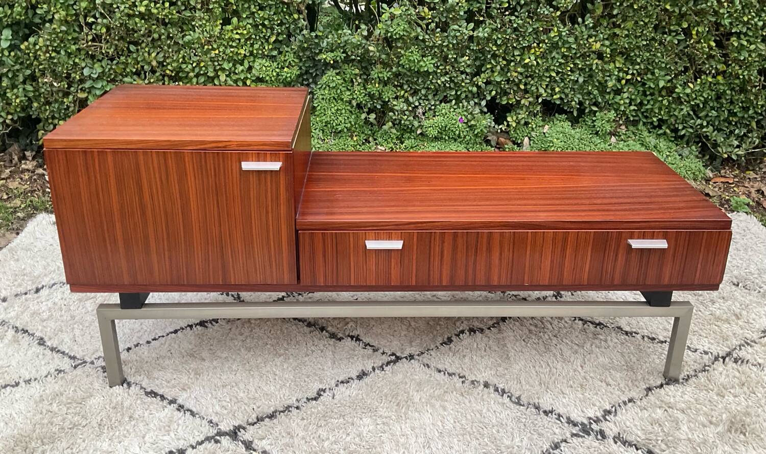 Vintage TV unit in rosewood from the 60s-70s.