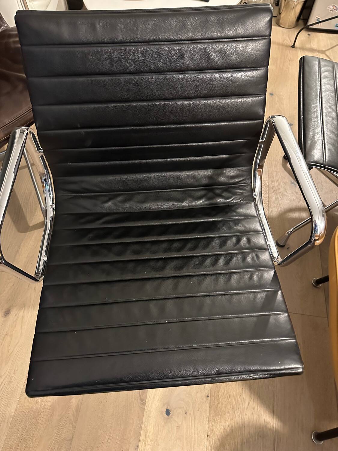 EA 108 Eames armchair, Vitra edition