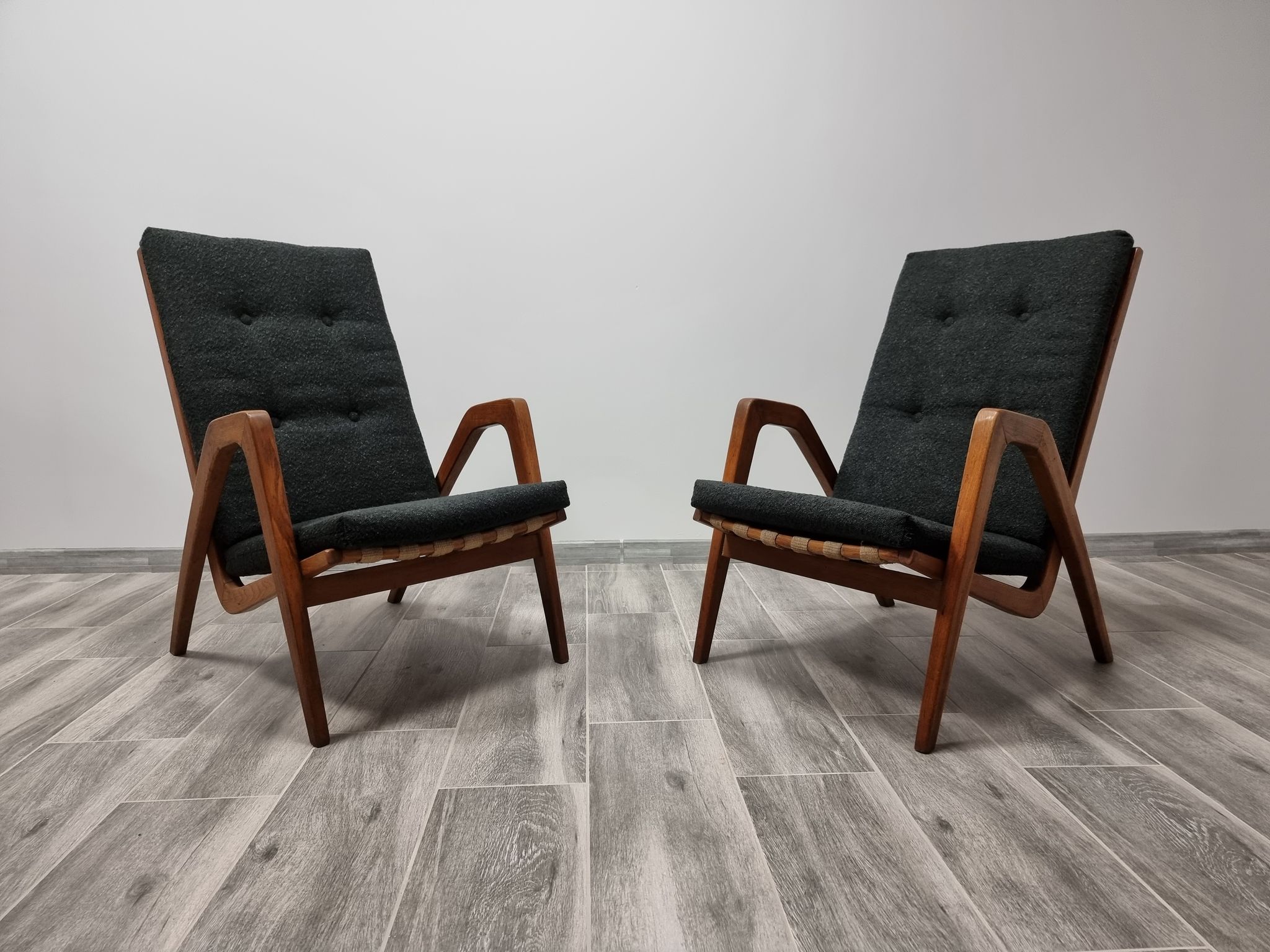 Fauteuils restaurés par Jan Vanek