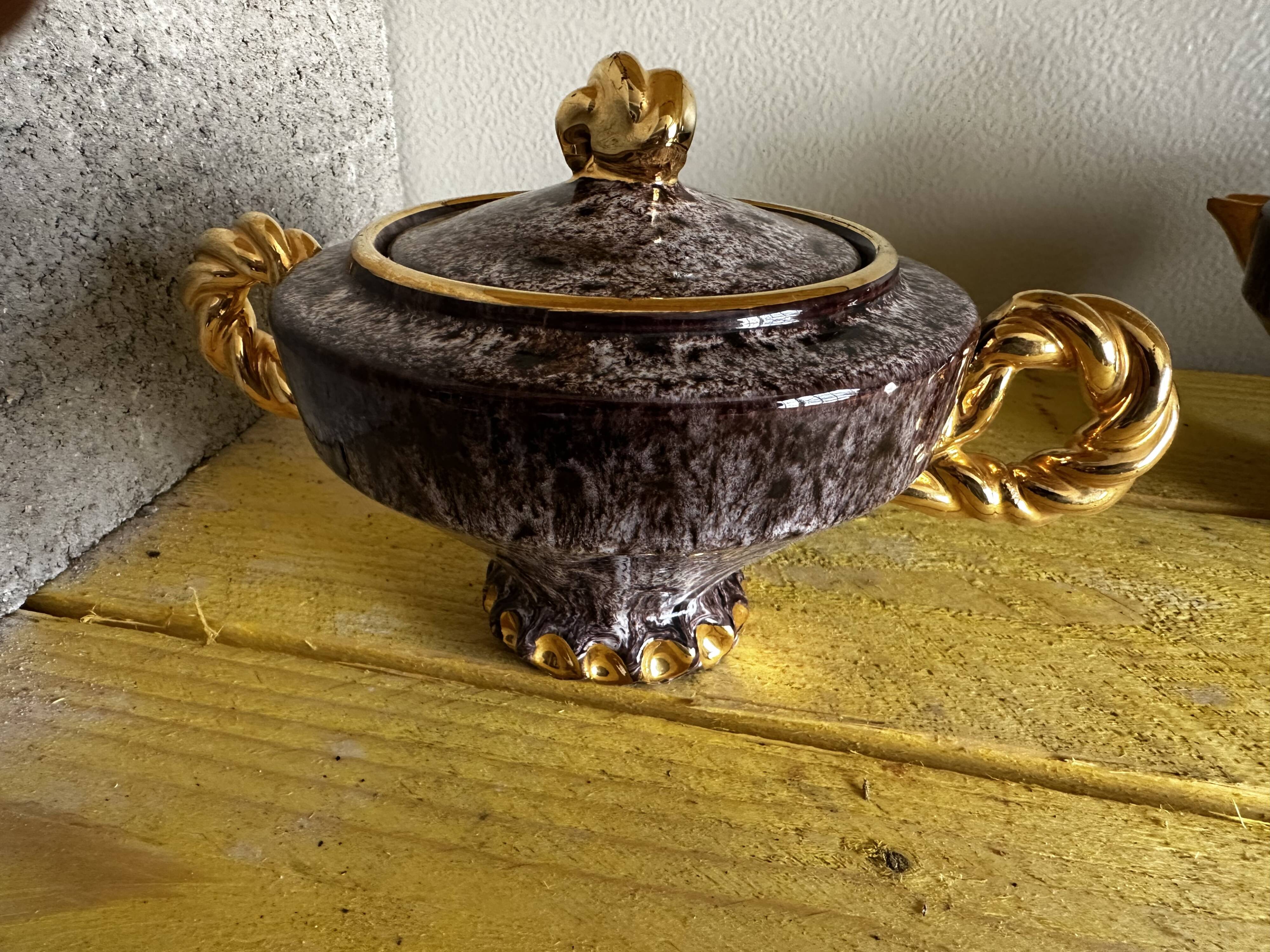 Vallauris ceramic sugar bowl, burgundy and gilded, by Marius Giuge