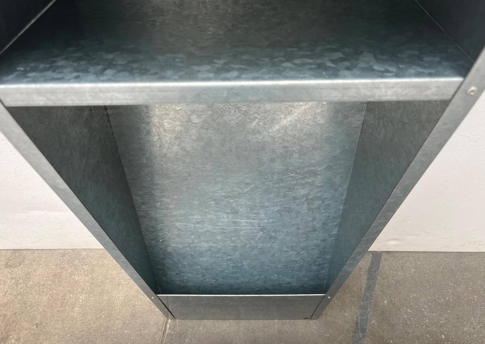 Étagère murale en métal postmoderne allemande de Radius Design, années 1980