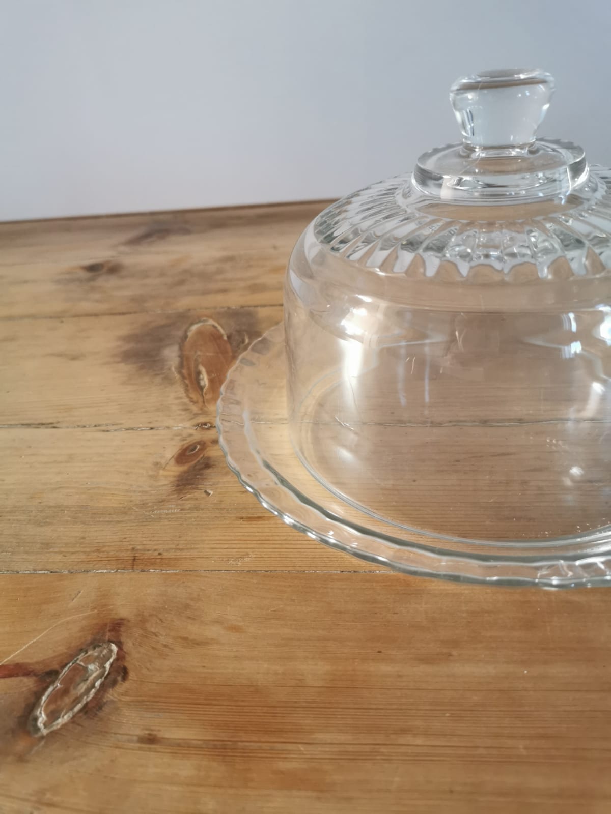Glass arcopal cake dish with bell