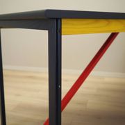 Bureau en acacia, design italien, années 1980, production : Italie