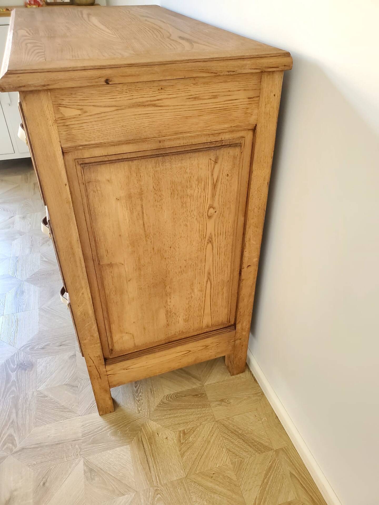 Solid wood chest of drawers