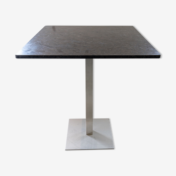 Table en granit noir