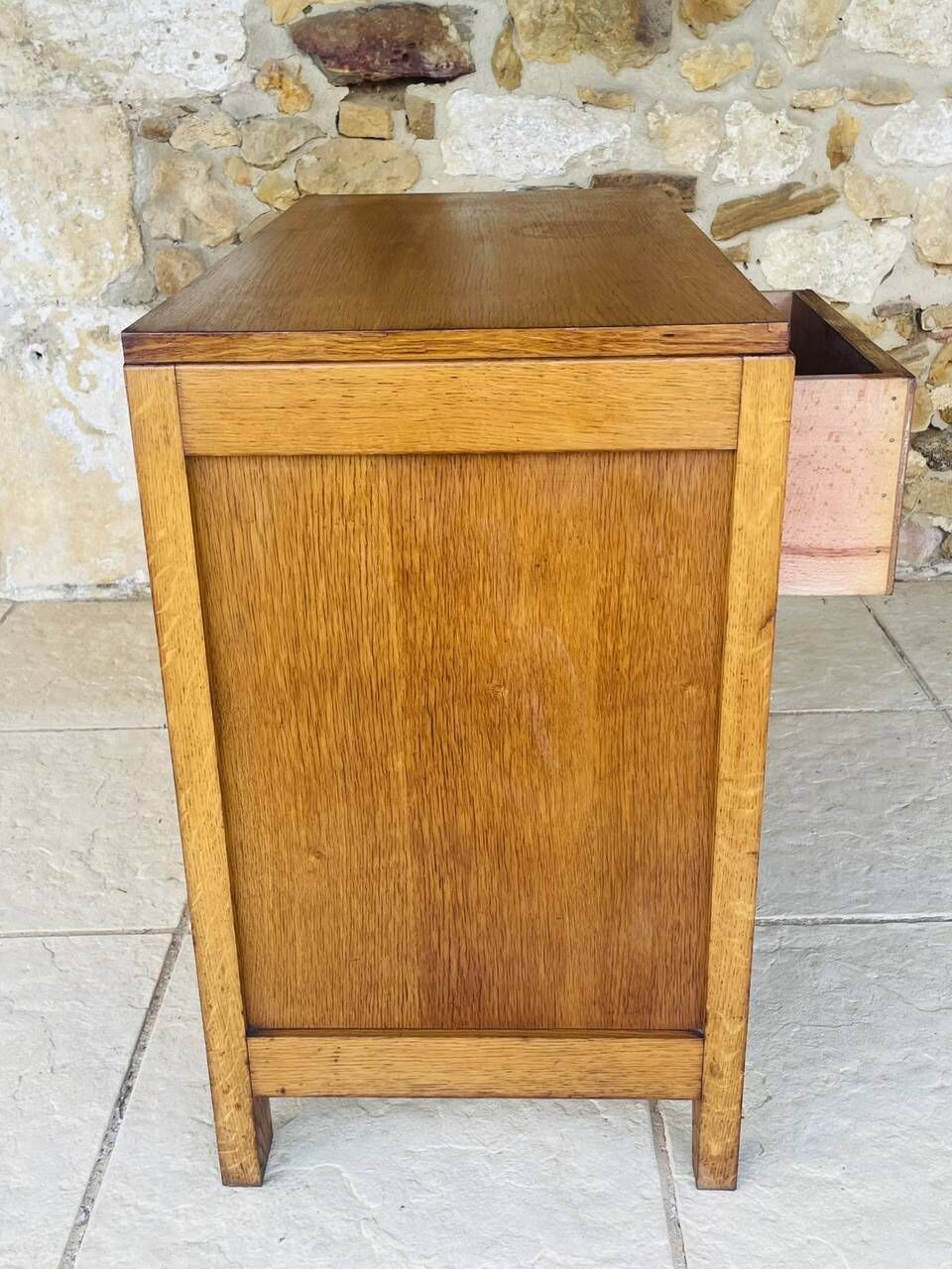 Vintage oak storage unit with drawers from the 50s/60s.
