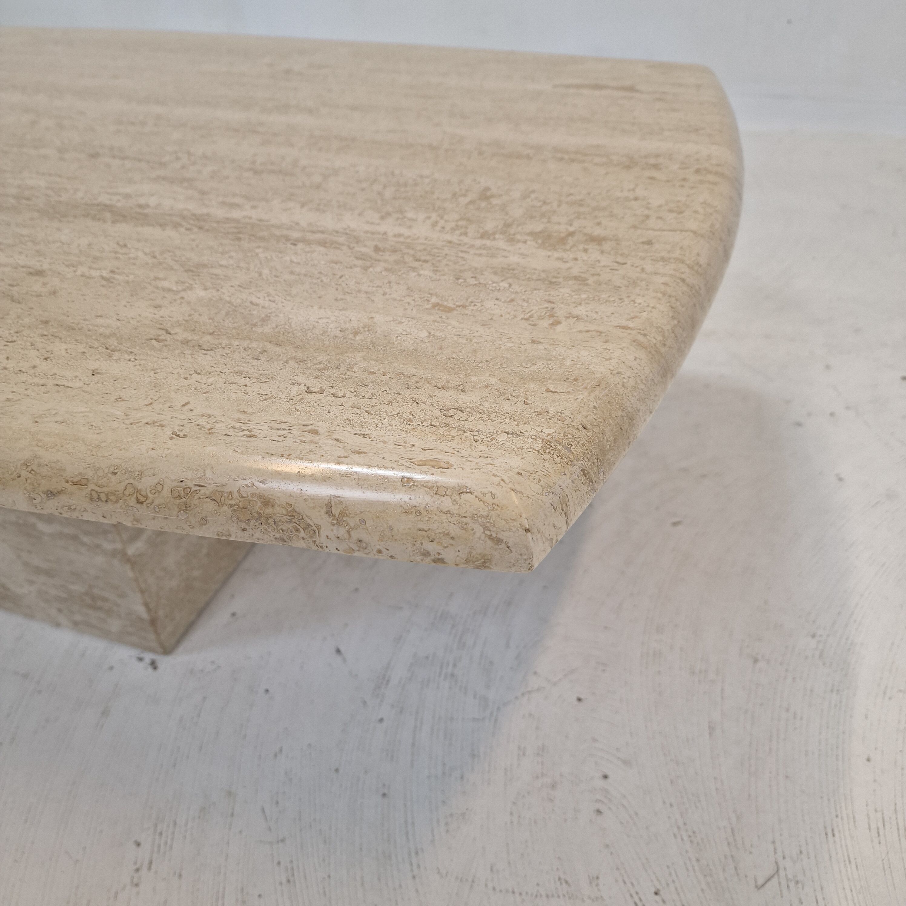 Italian coffee table in travertine, 1980s