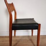 Suite of 4 Scandinavian style chairs