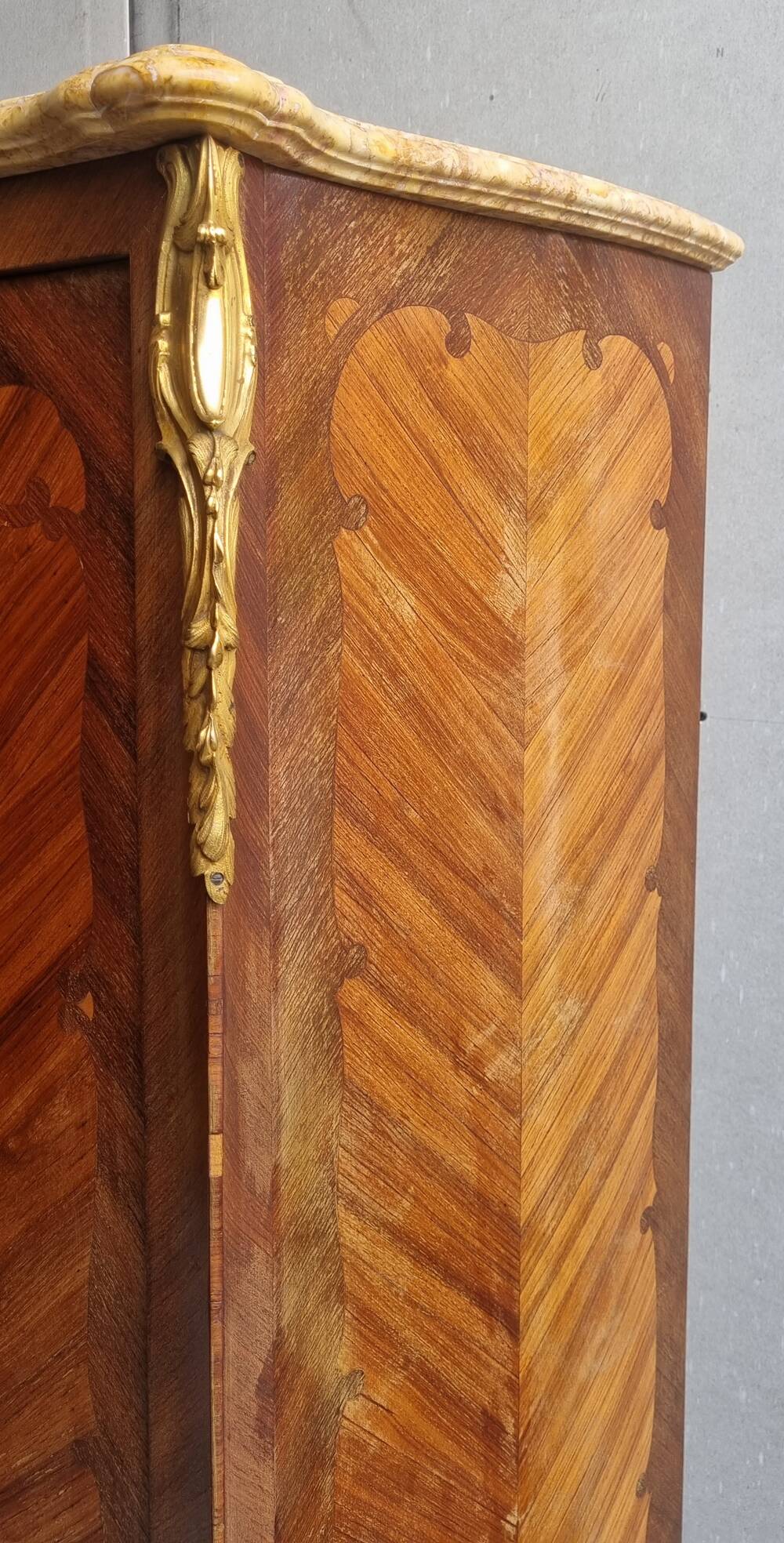 Louis XV style linen cabinet with marquetry and bronze, late 19th century.
