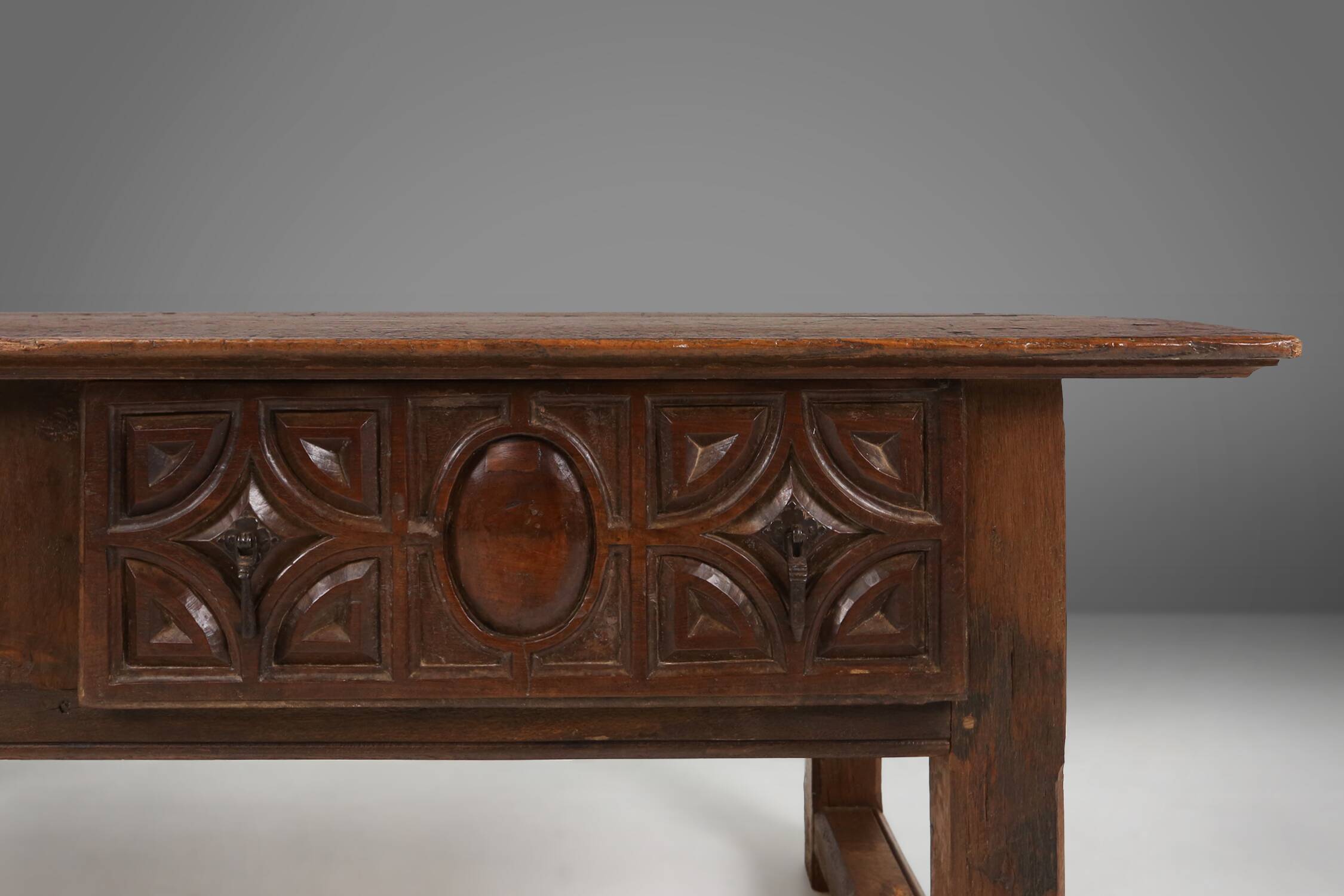 Antique Spanish console table in oak wood, with 2 large drawers from the 18th century.