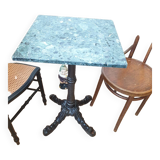 Table bistrot en marbre vert et pied en fonte noir