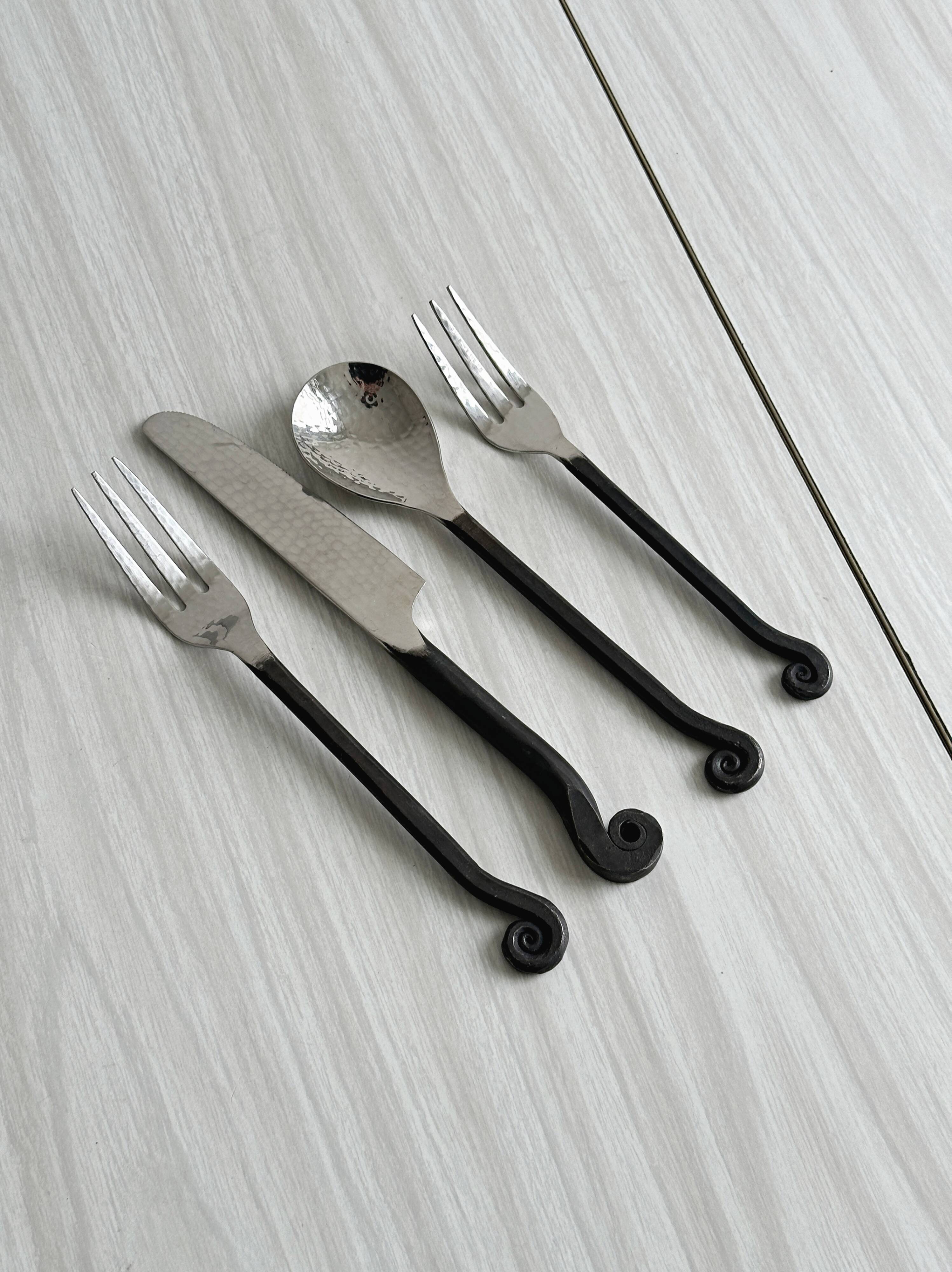 Set of 4 hammered metal cutlery with snail pattern.