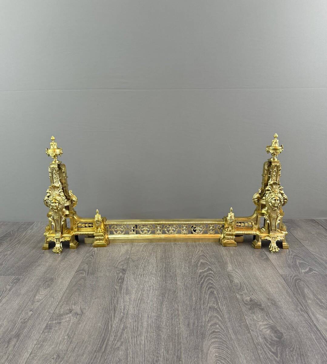 Paire de chenets en bronze doré, style Louis XVI, XIXe Siècle