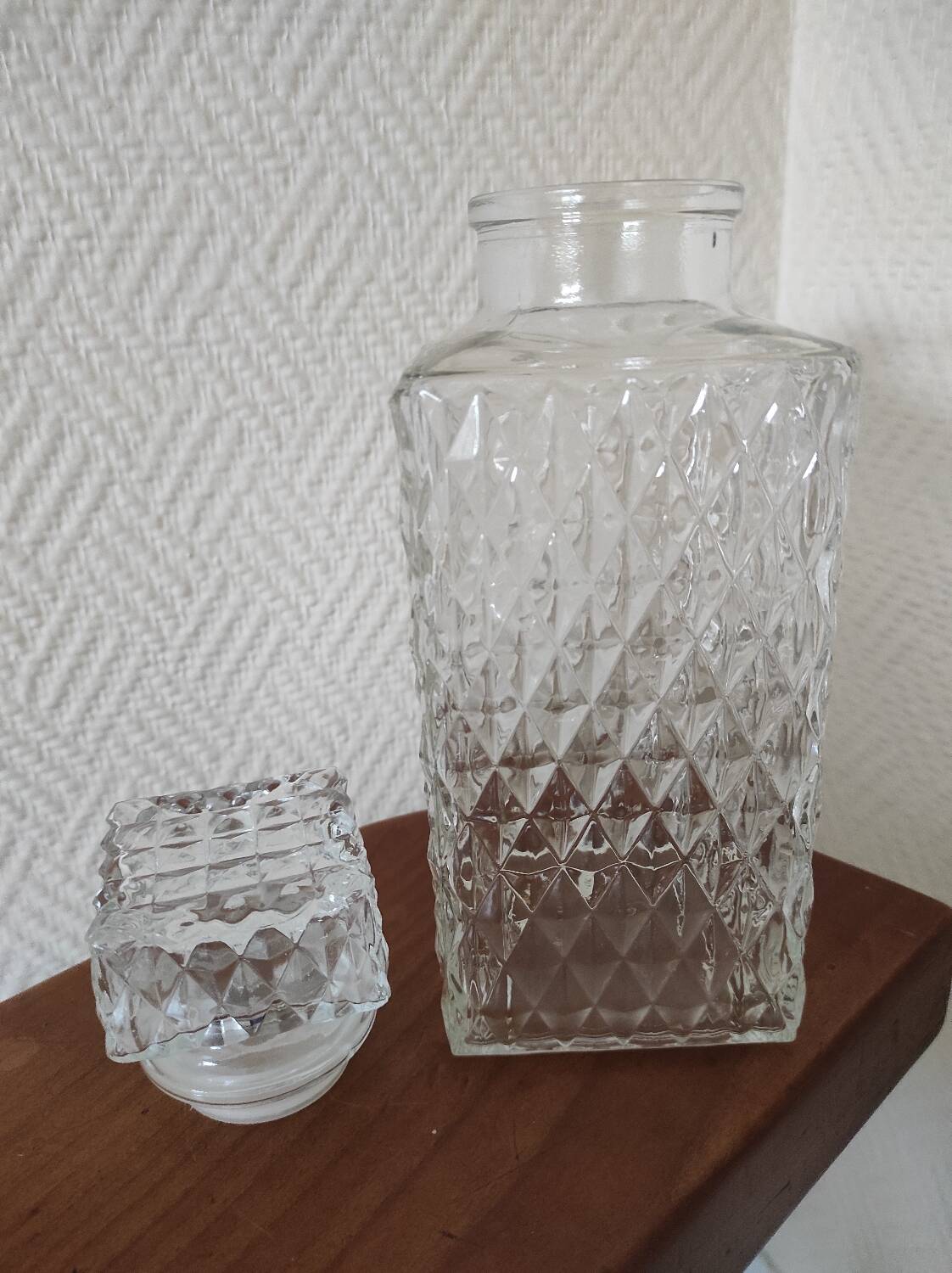 Glass whiskey decanter