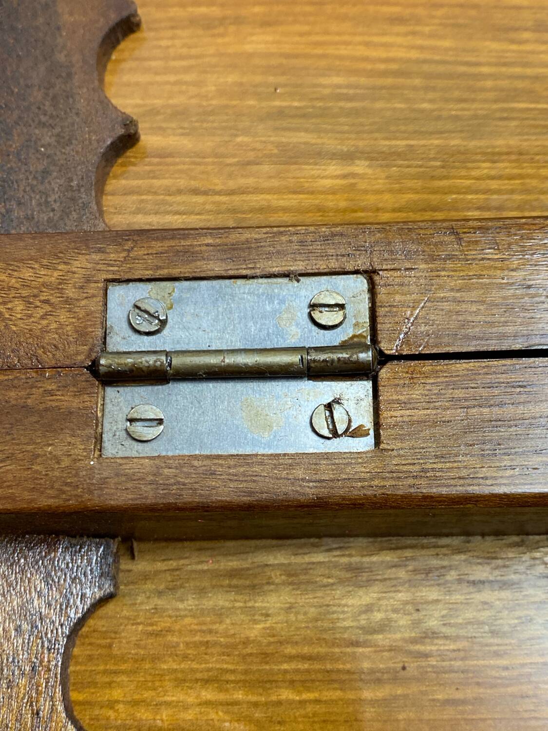 Chess and backgammon set in carved wood and marquetry