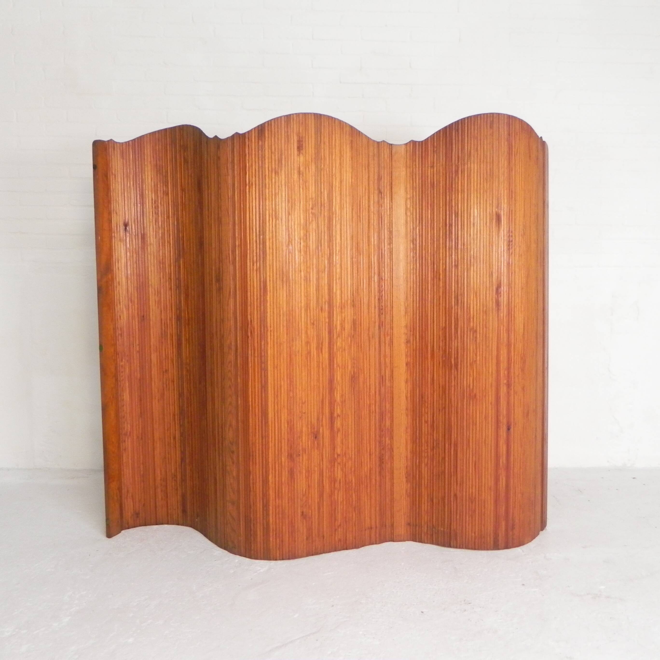 Room divider S.N.S.A. with pine slats in Baumann style, 1950s.