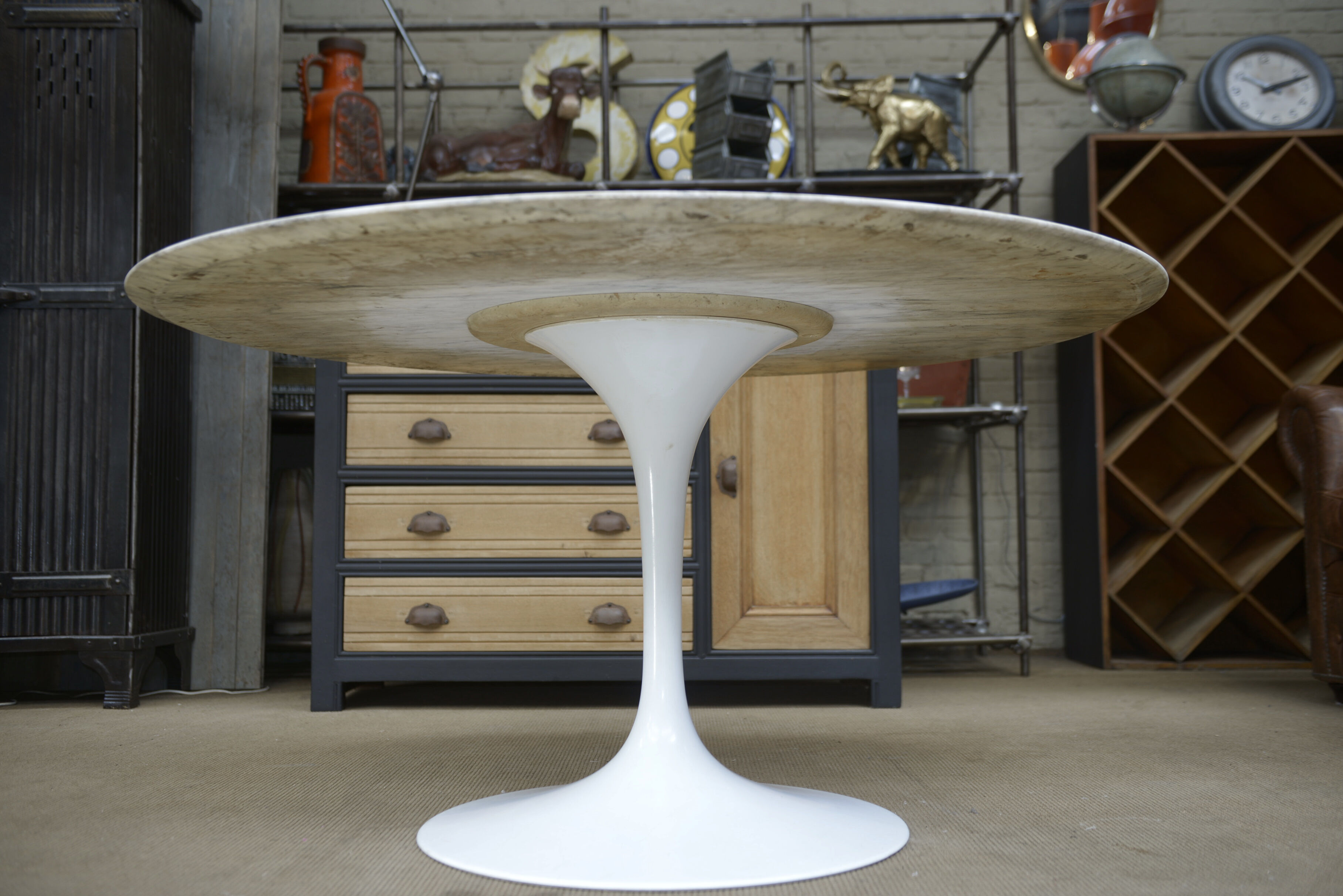 Round table "tulip 137" in marble, Eero Saarinen, Knoll 1960