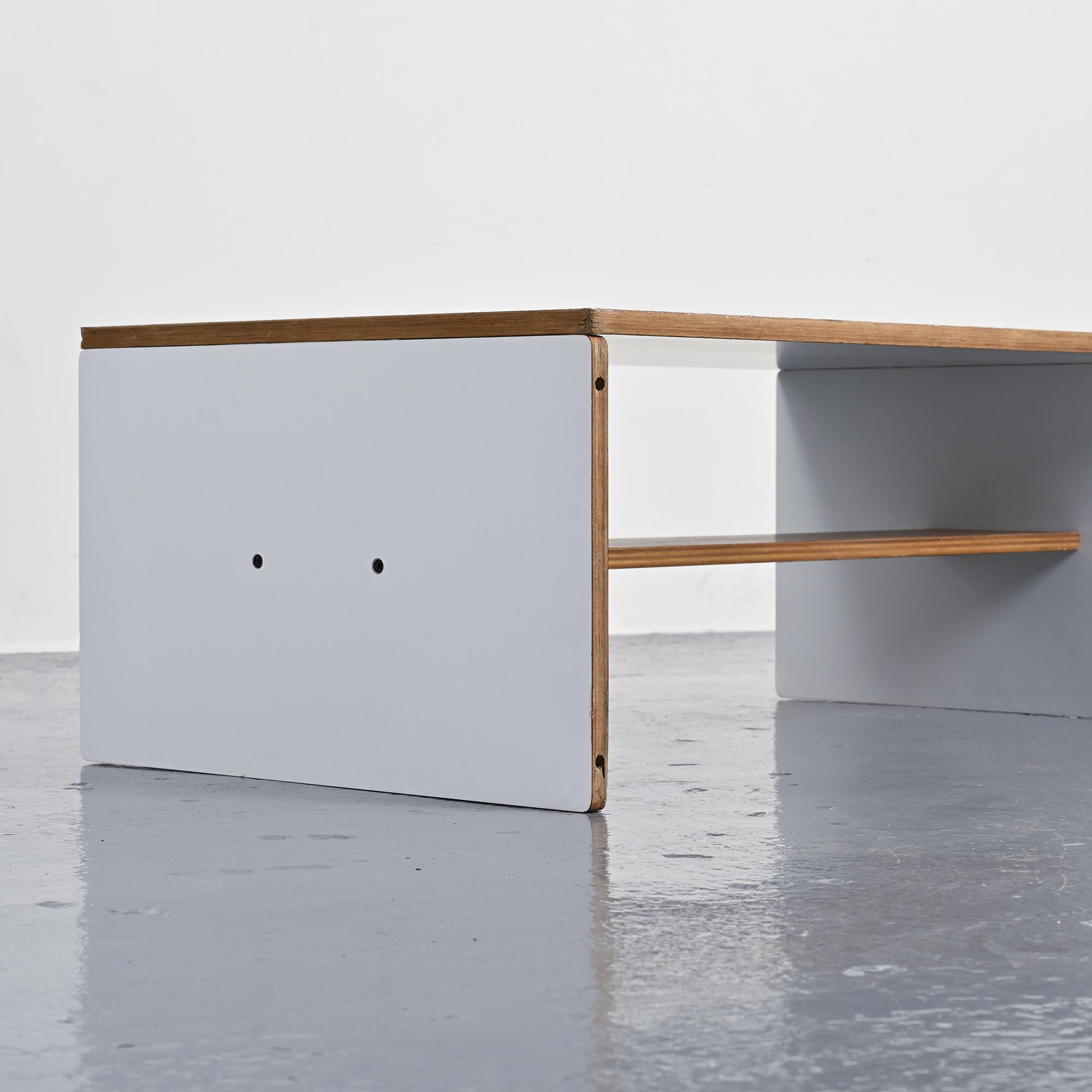 Modular table by Pierre Guariche for La Plagne, circa 1968.