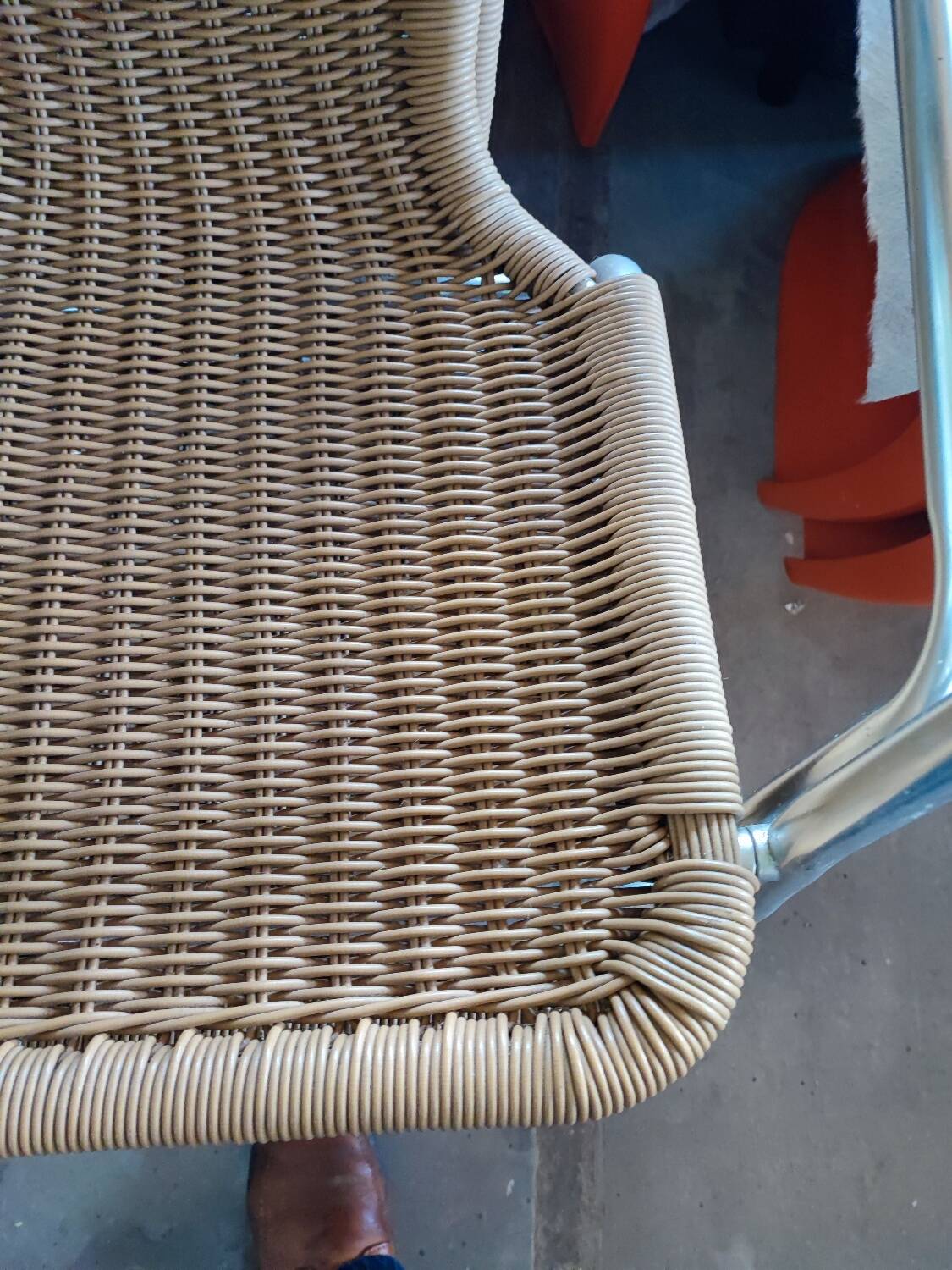 Scoubidou and aluminum chairs