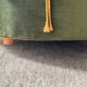 Pouf coffre en velours vert des années 70