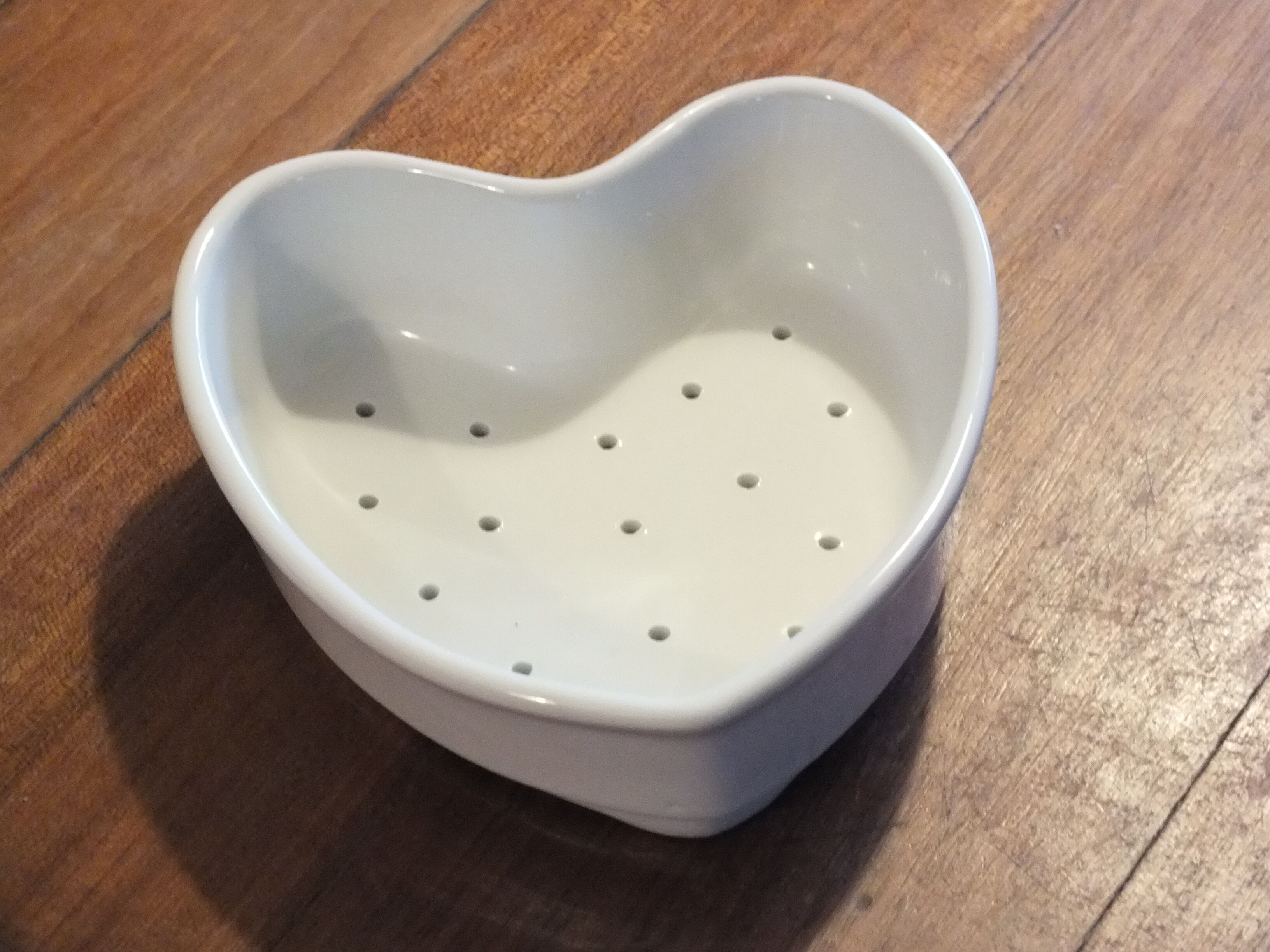Old white porcelain heart mold (faisselle or Neufchatel)