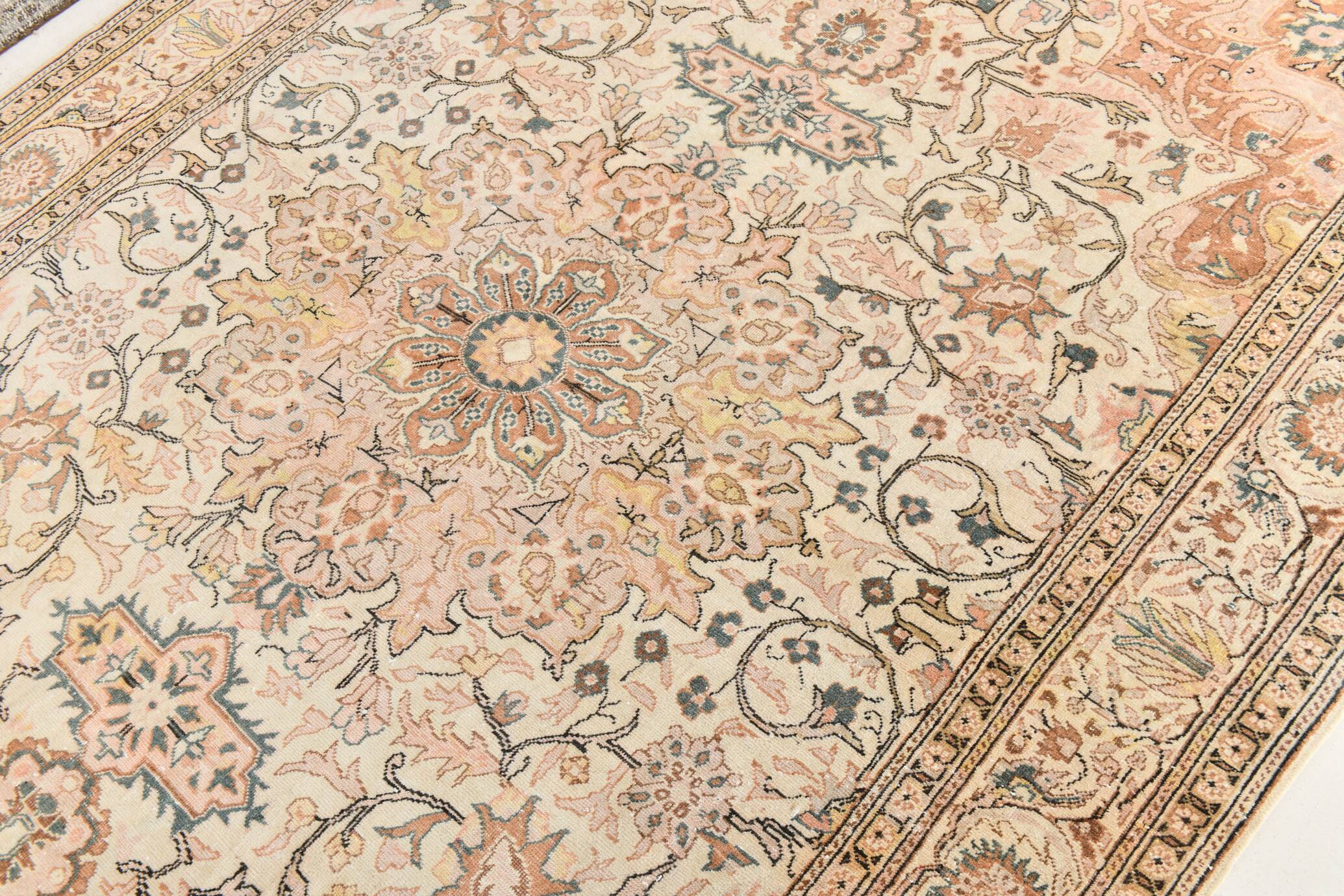 Vintage Cream & Brown Classic Pattern Persian Rug, 193x286Cm