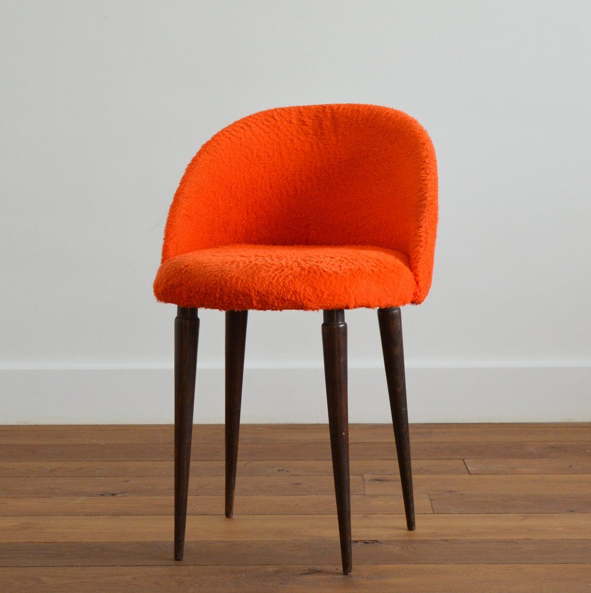 Vintage red mmount chair