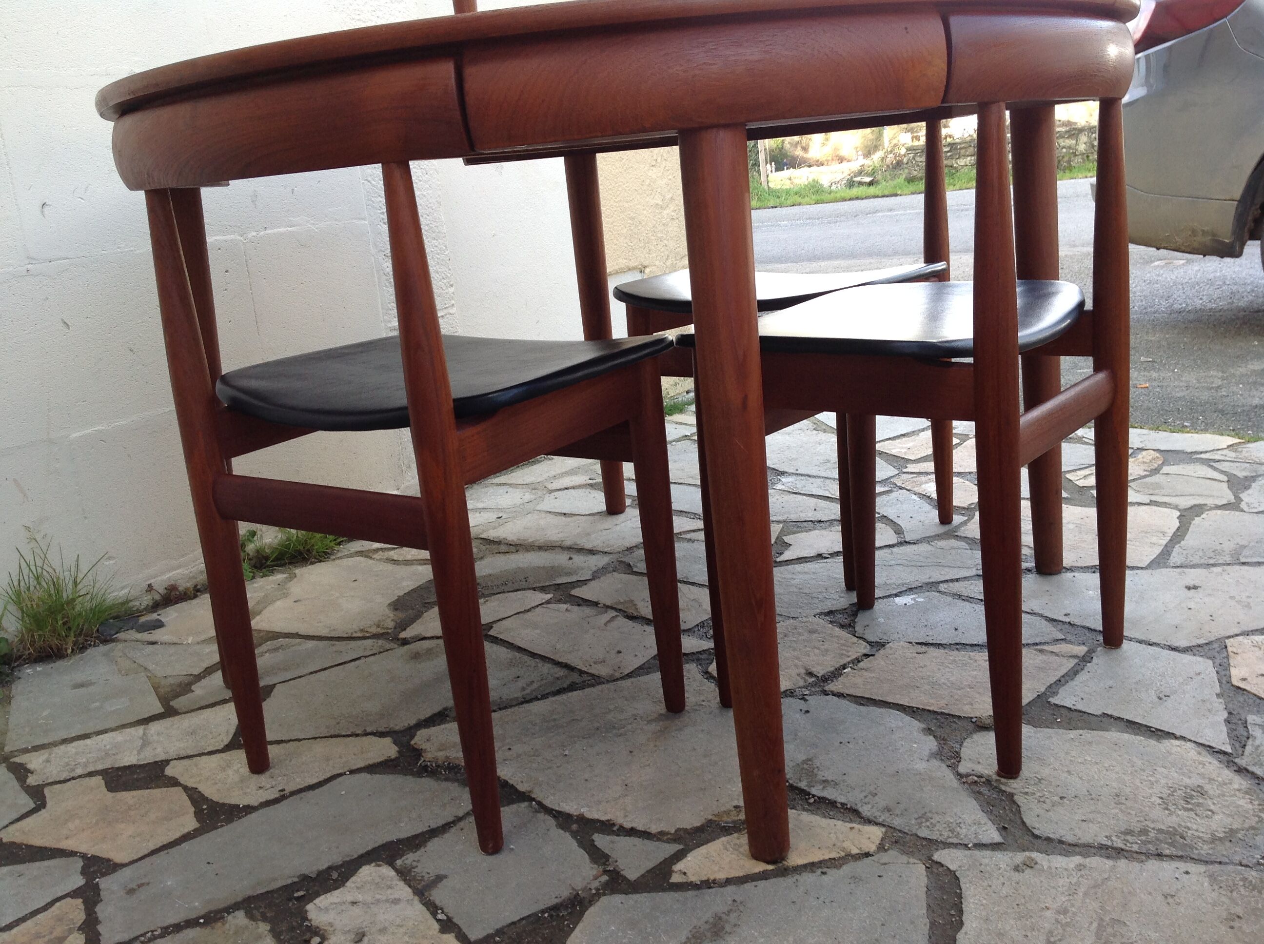 Table and chairs Hans Olsen made in Denmark