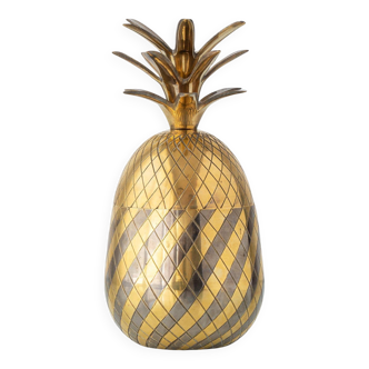 Hollywood Regency brass ice bucket in the shape of a pineapple, 1960s-1970s.