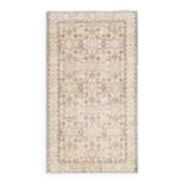 Tapis turc Oushak fait main en laine et coton beige des années 1970 115x202