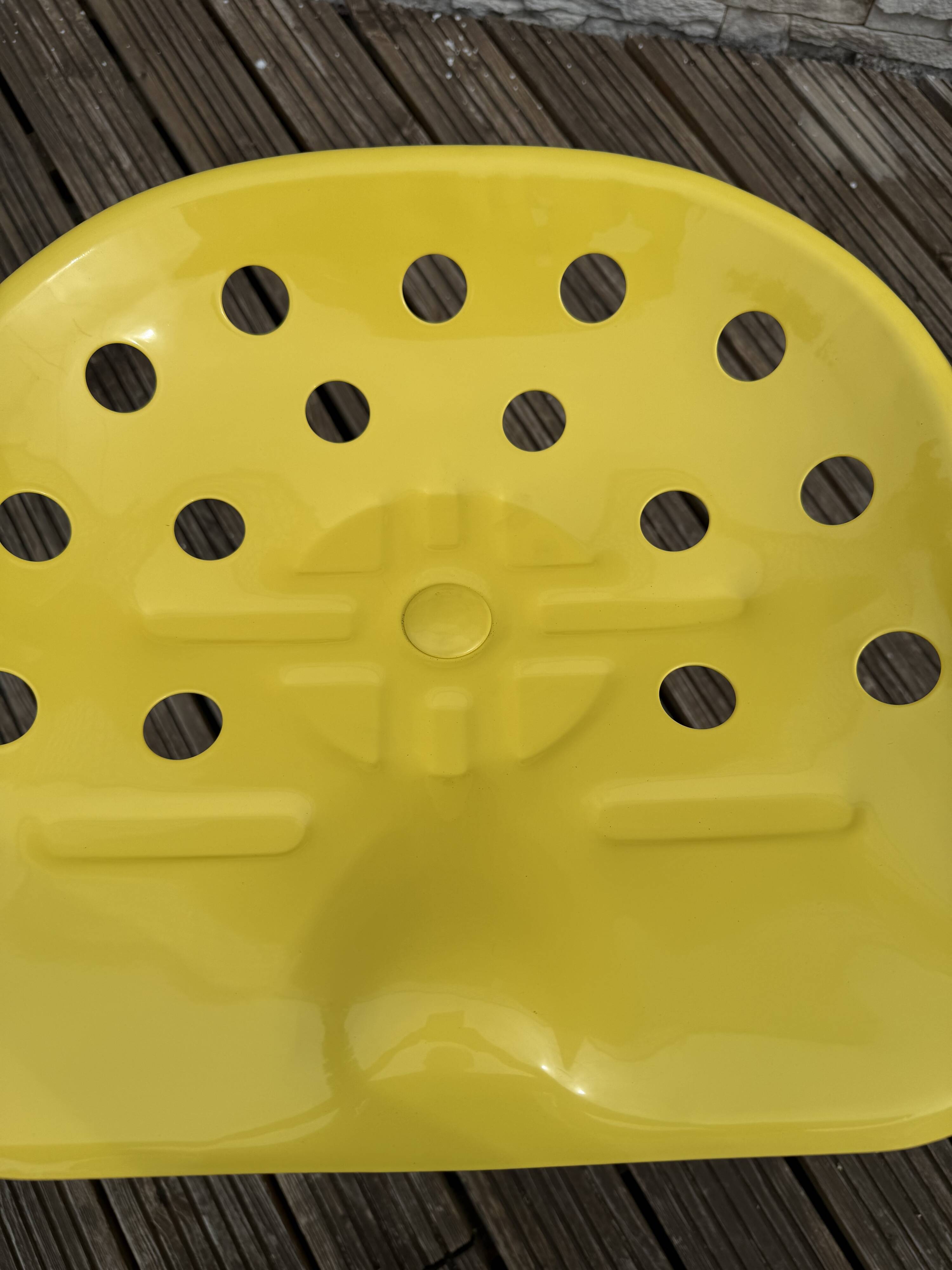 Mezzadro stool Zanotta Castiglioni Memphis Italian design Starck