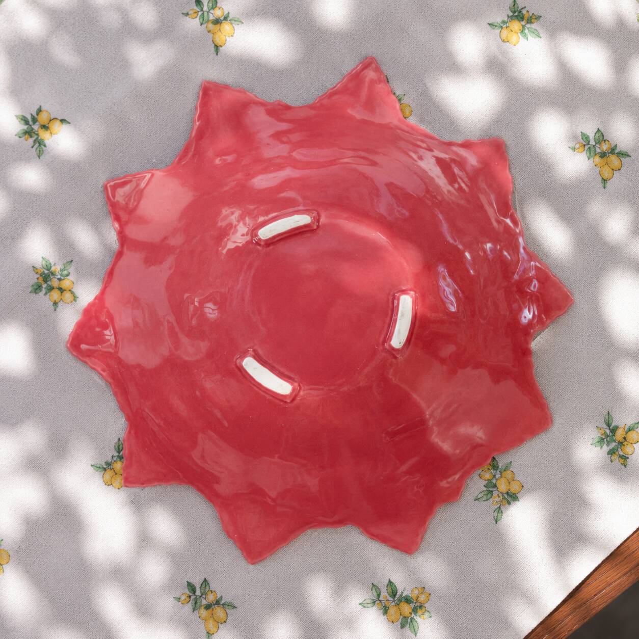 Vine leaf raspberry majolica centrepiece bowl