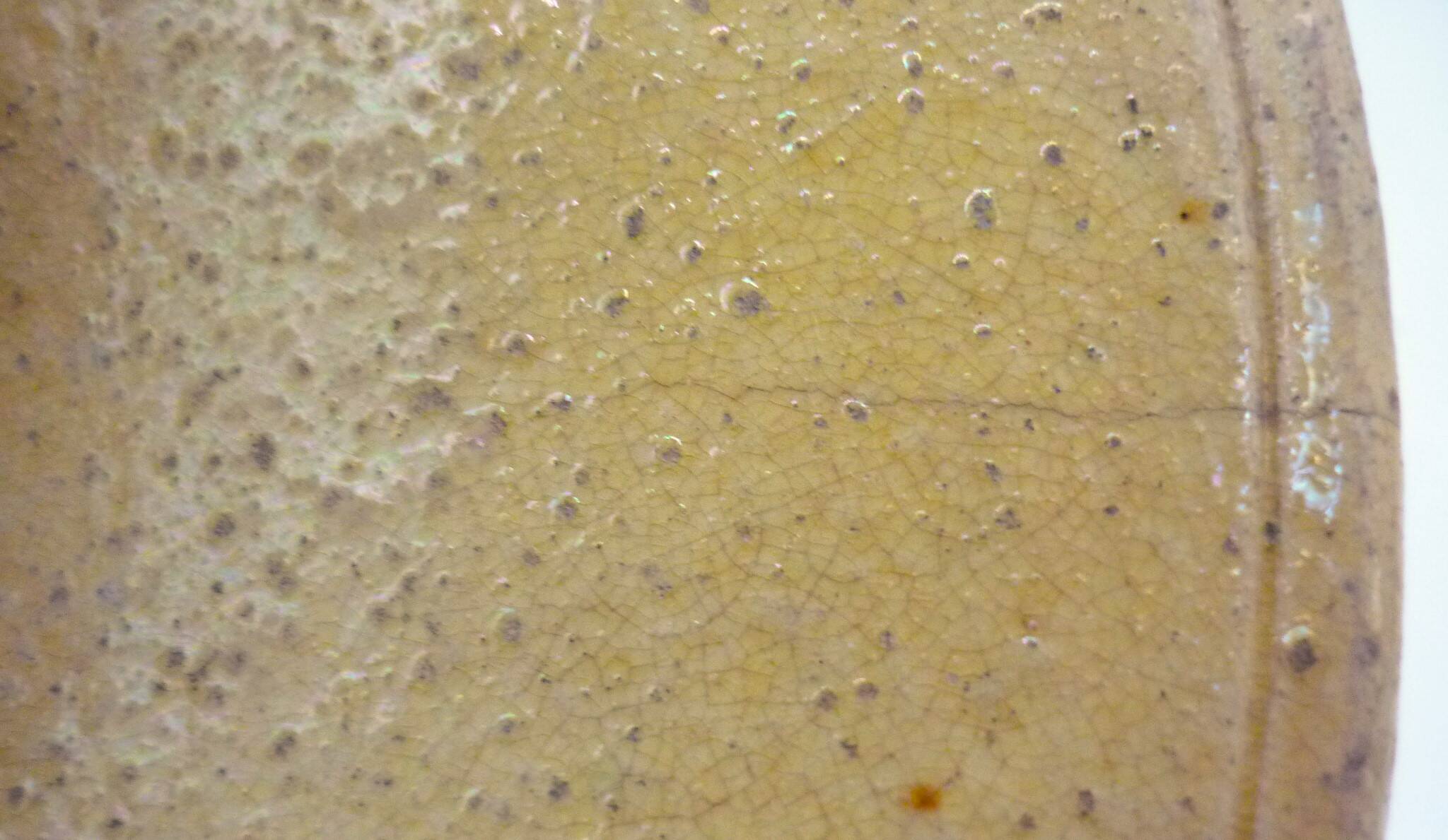Tourne omelette ancien, terre cuite vernissée jaune, sud de la France