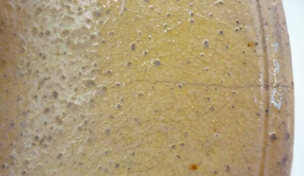 Tourne omelette ancien, terre cuite vernissée jaune, sud de la France