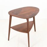 Rare mid-century walnut side table / coffee table with shelf by Jørgen Aakjær Jørgensen for Møbelintarsia / Danish modern design / 1960s